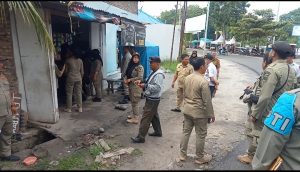 Semua bangunan liar di lokasi rest area taman simpang Sei Bejangkar di bongkar dan ditertibkan.
