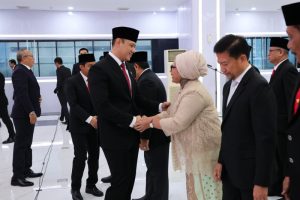 Kalau baik akan dikenang dengan baik, kalau kurang baik juga akan dikenal kurang baik.