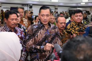 Hadir mendampingi Menteri AHY dalam kunjungan kerjanya di Provinsi Jawa Tengah, sejumlah Staf Khusus dan Tenaga Ahli Menteri serta Kepala Biro.