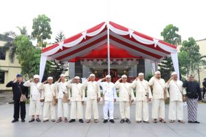 Upacara berlangsung khidmat dan diakhiri dengan sesi foto Kepala Kantor Wilayah BPN Provinsi Banten beserta seluruh jajaran.