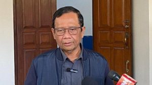 Mahfud MD mengeritik bahwa kroni-kroni Jokowi jangan terlalu ikut camput