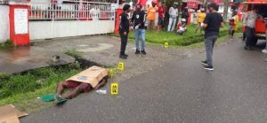 Korban yang kena strum listrik kini sudah dimakamkan oleh saksi mata.