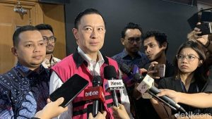 Hakim Dennie Arsan Fatrika di Pengadilan Tipikor : sidang Tom Lembong di tunda beberapa hari kedepan.
