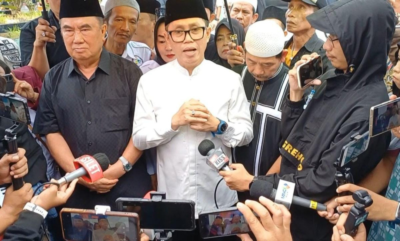 Untuk sementara Eko dan Surya di keluarkan dari Partai PAN, untuk mencegah kemarahan rakyat saat ini demostran.
