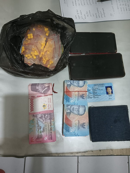 WNA ASAL TIONGKOK MEMPRODUKSI NARKOTIKA  DI APARTEMEN GREENBAY PLUIT JAKARTA.