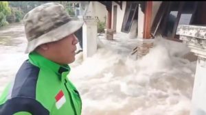 Selama mengungsi agar rumah yang di tinggal di lihat-lihat.