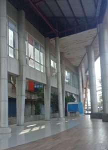 Para toko di Icon moll tampak sepih, di tinggalkan penghuninya.