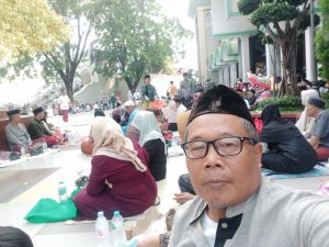 PENGAJIAN TUMPAH RUAH DI CILONGOK PASAR KEMIS HALNYA RUSAK PEMDA CUEK BEBEK.